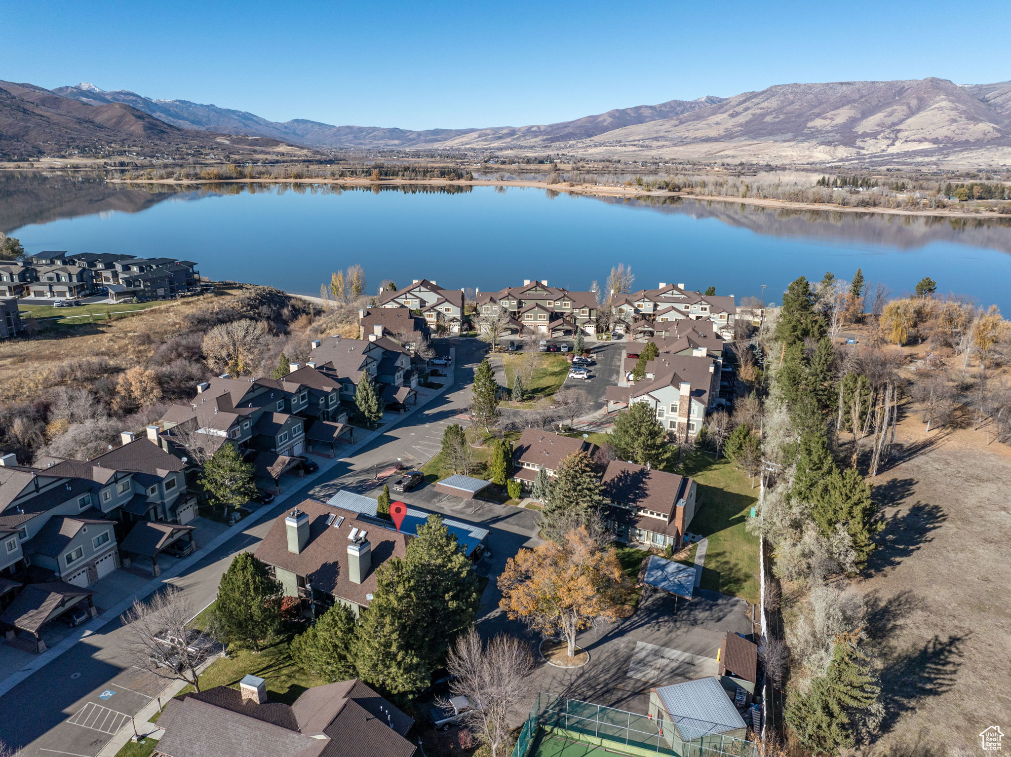 LAKESIDE VILLAGE - Residential