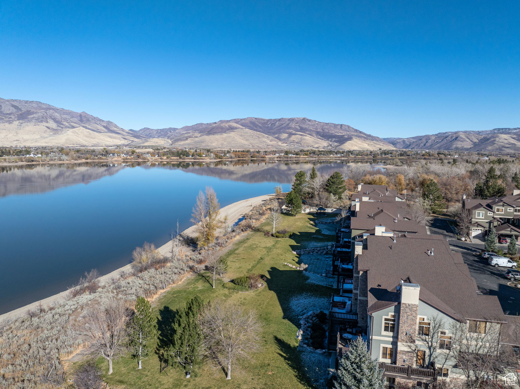 LAKESIDE VILLAGE - Residential