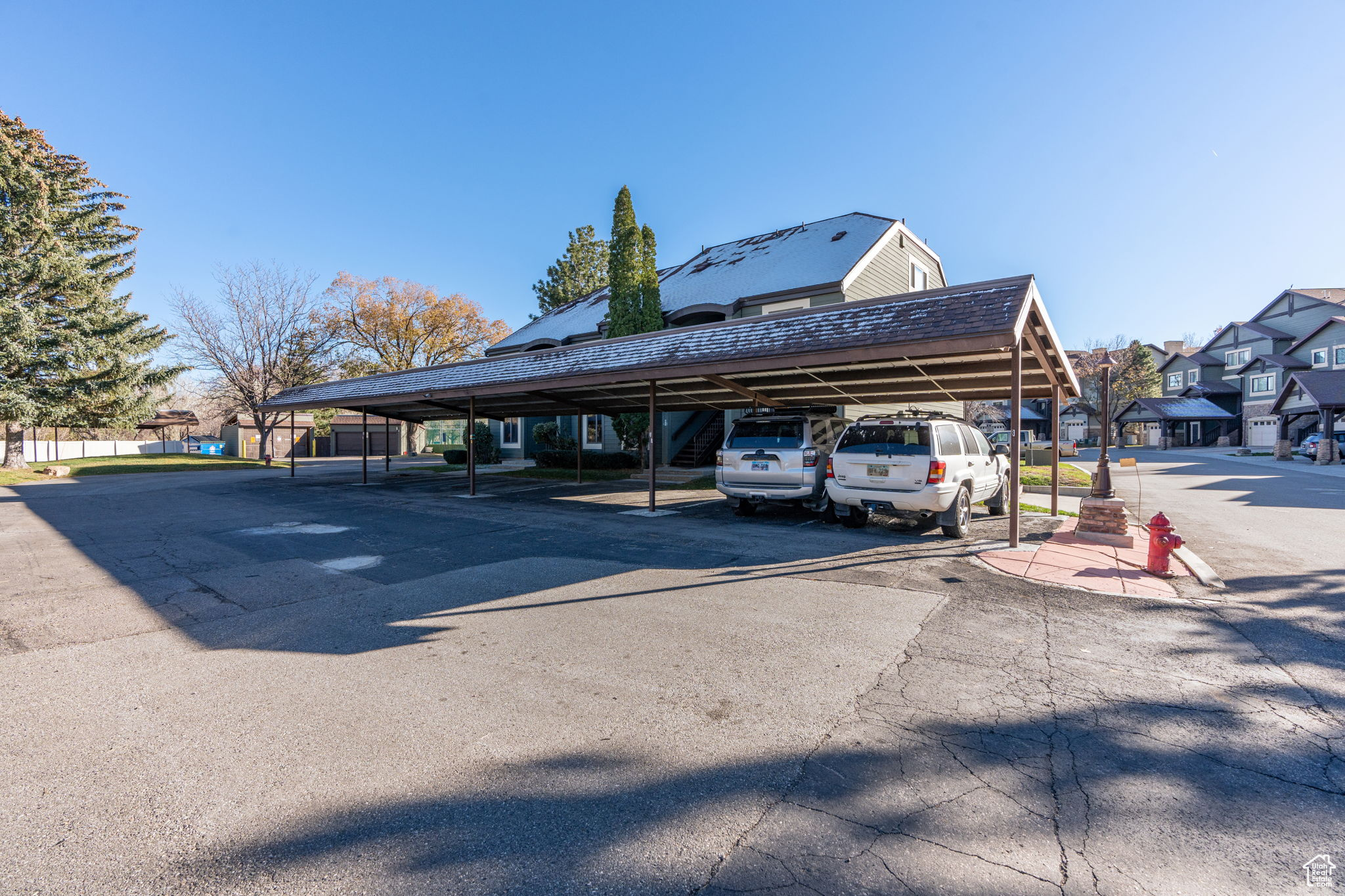 LAKESIDE VILLAGE - Residential