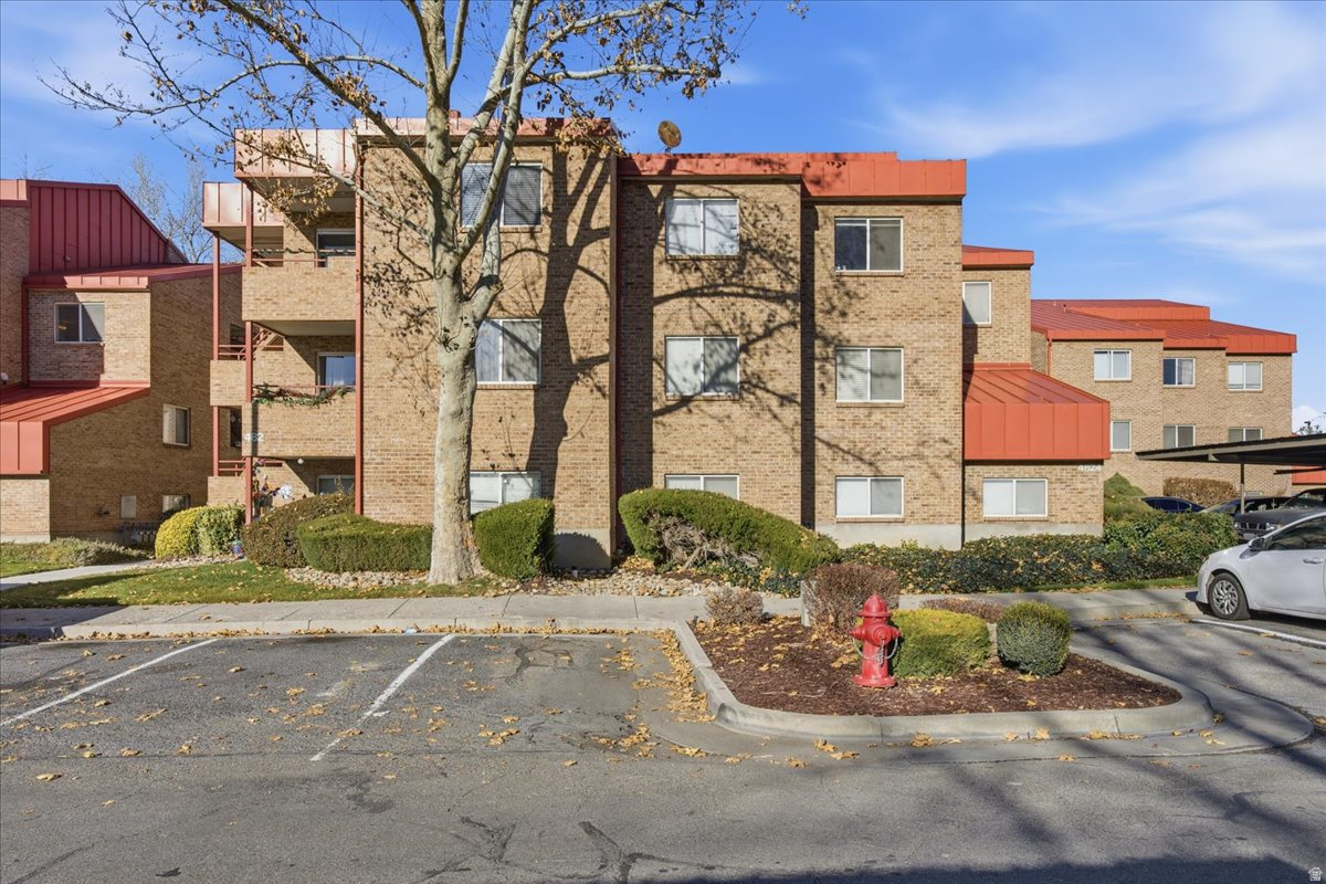 CHATEAU FORET CONDO - Residential