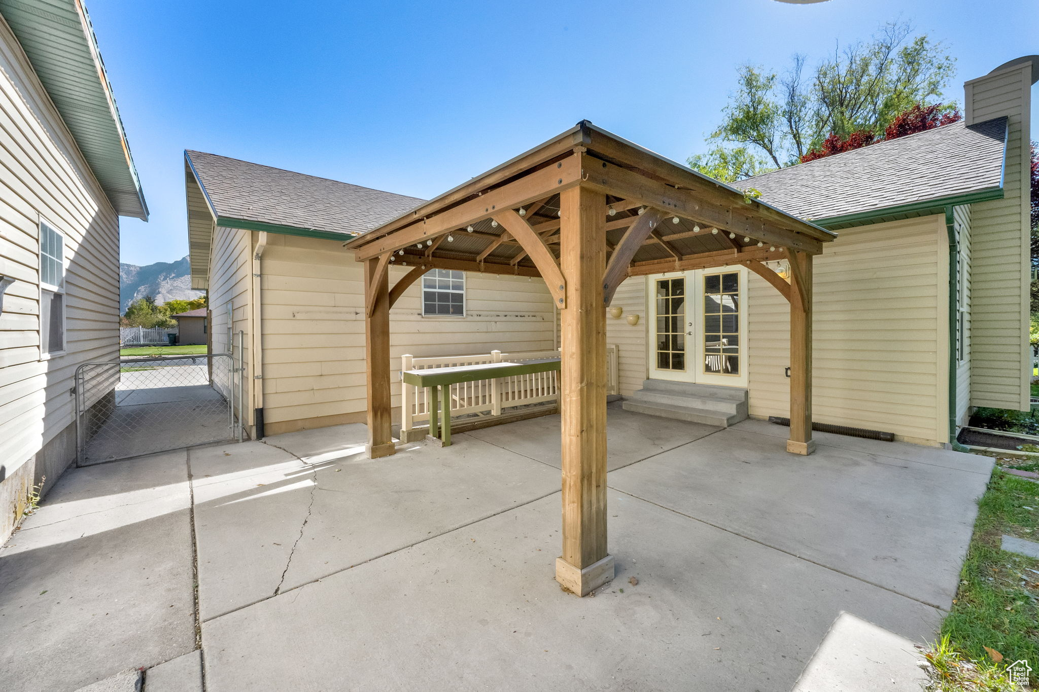 COUNTRY PLACE ESTATES - Residential