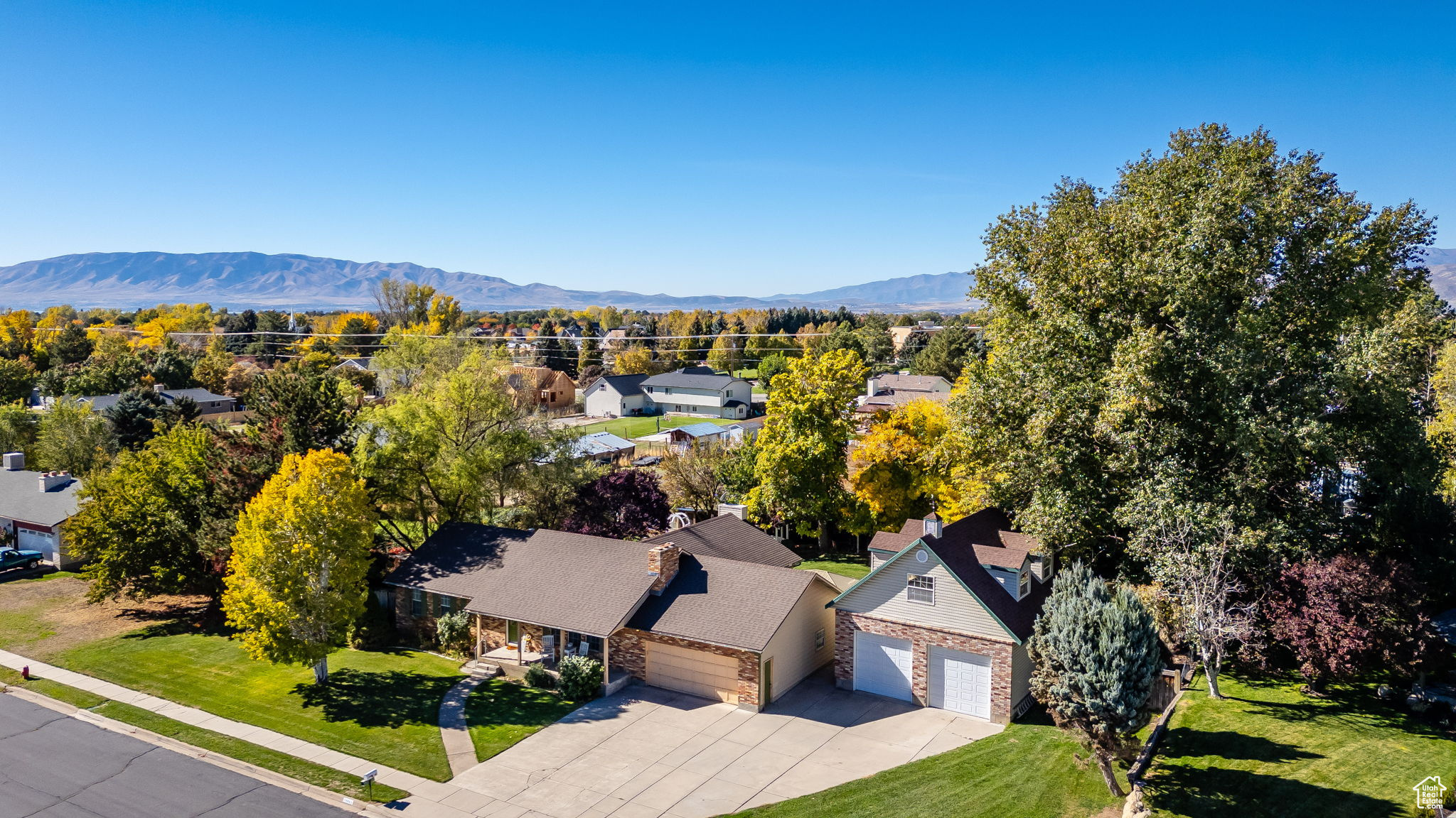 COUNTRY PLACE ESTATES - Residential