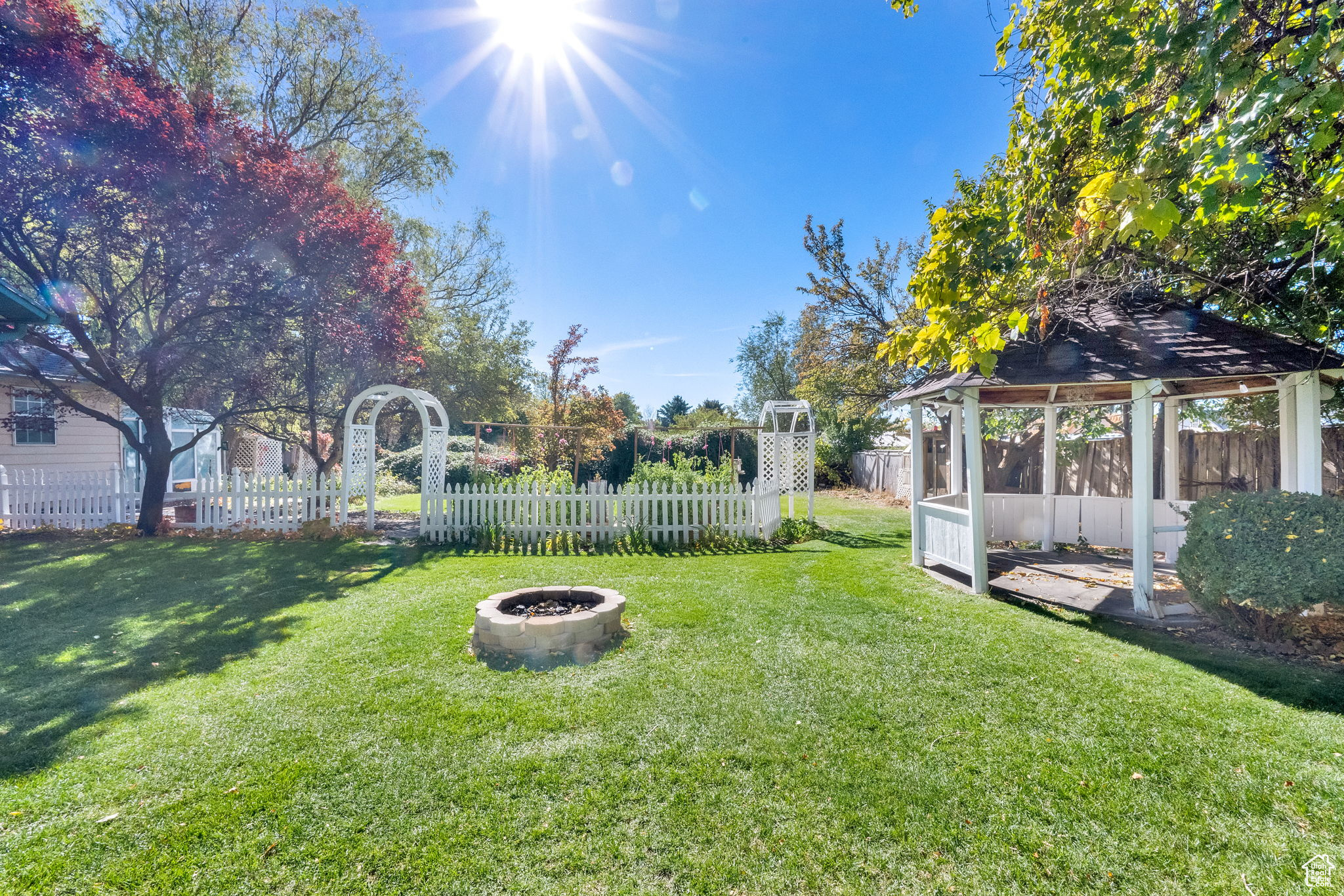 COUNTRY PLACE ESTATES - Residential