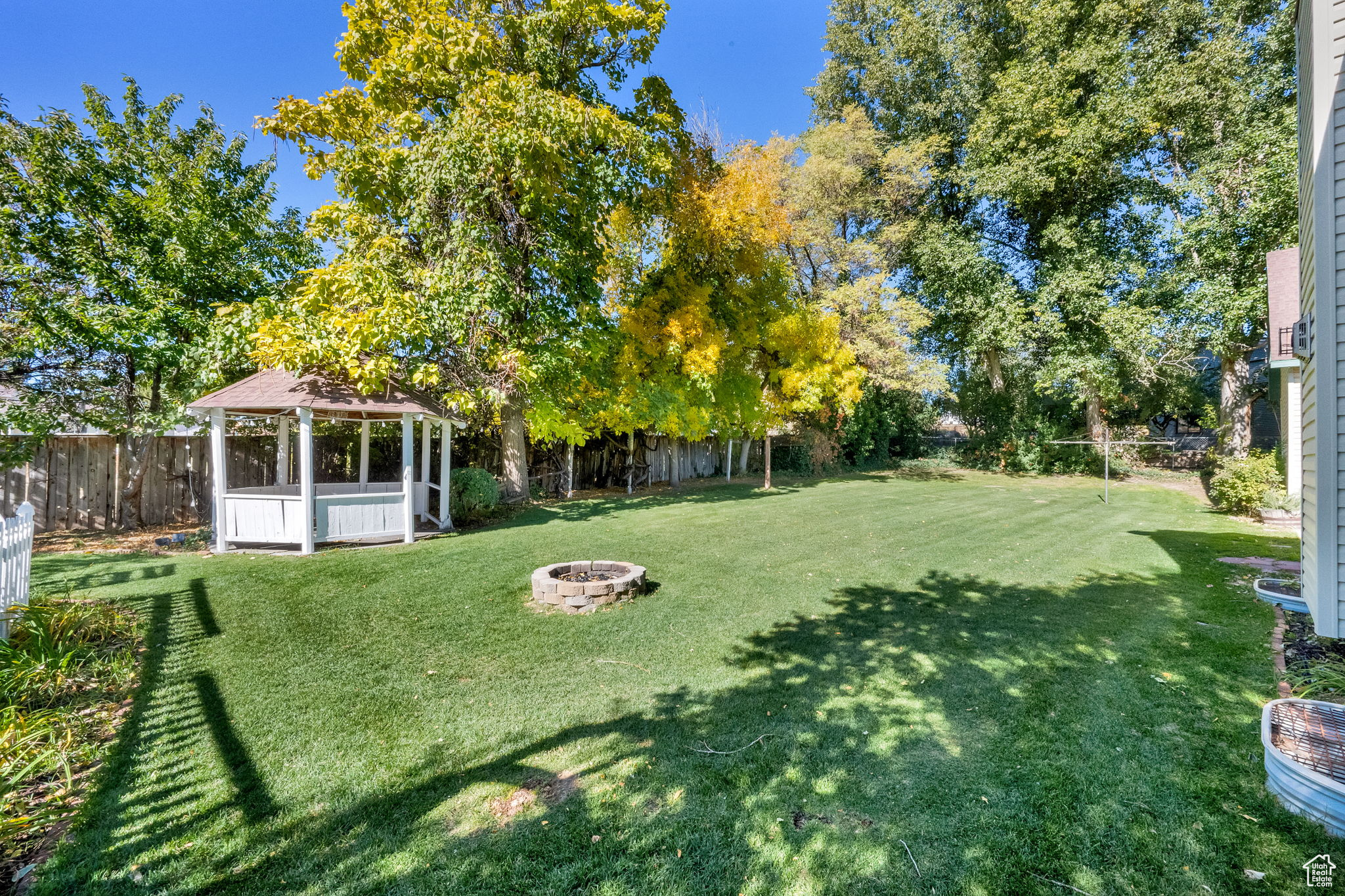 COUNTRY PLACE ESTATES - Residential