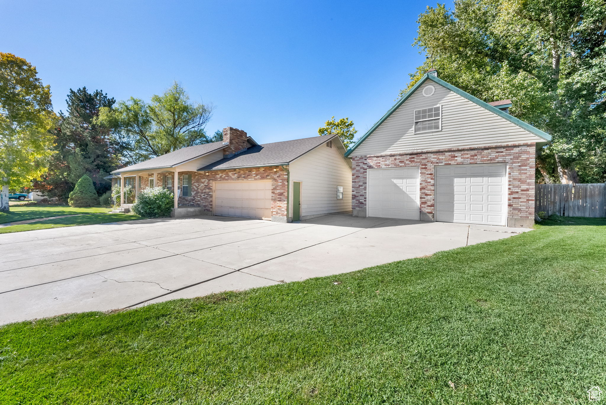 COUNTRY PLACE ESTATES - Residential