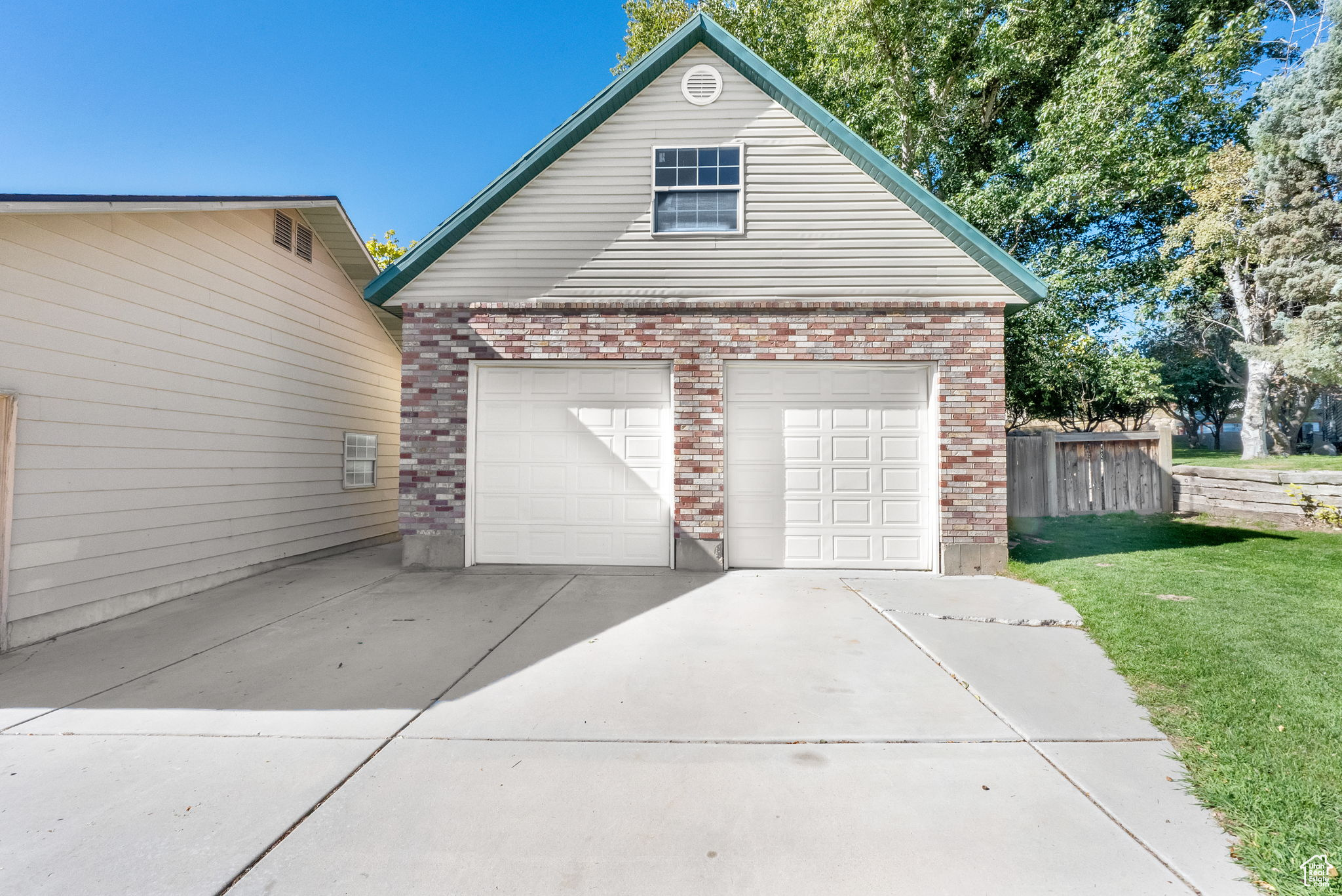 COUNTRY PLACE ESTATES - Residential