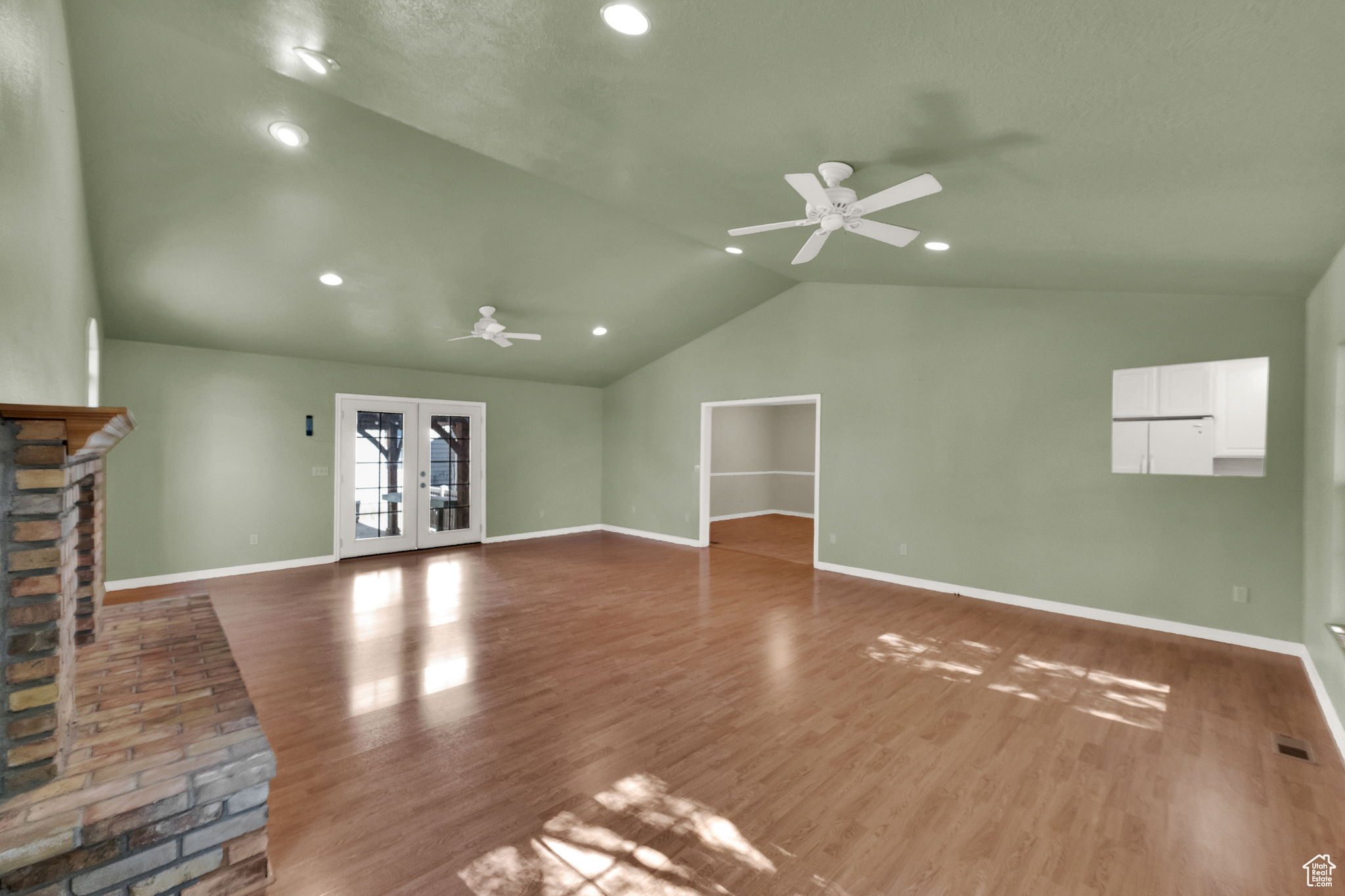 COUNTRY PLACE ESTATES - Residential