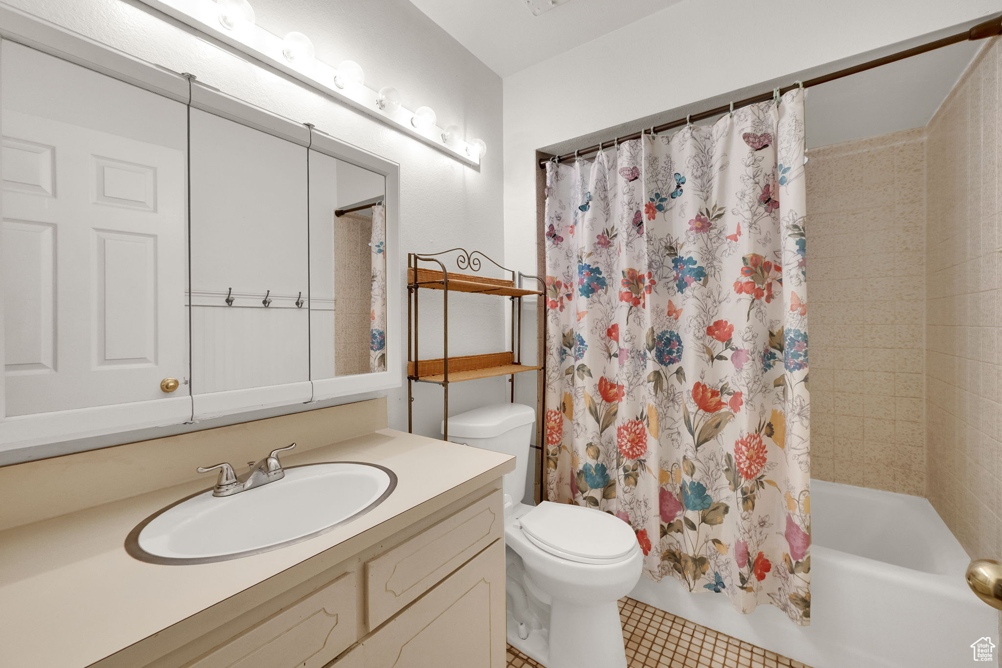 COUNTRY PLACE ESTATES - Residential