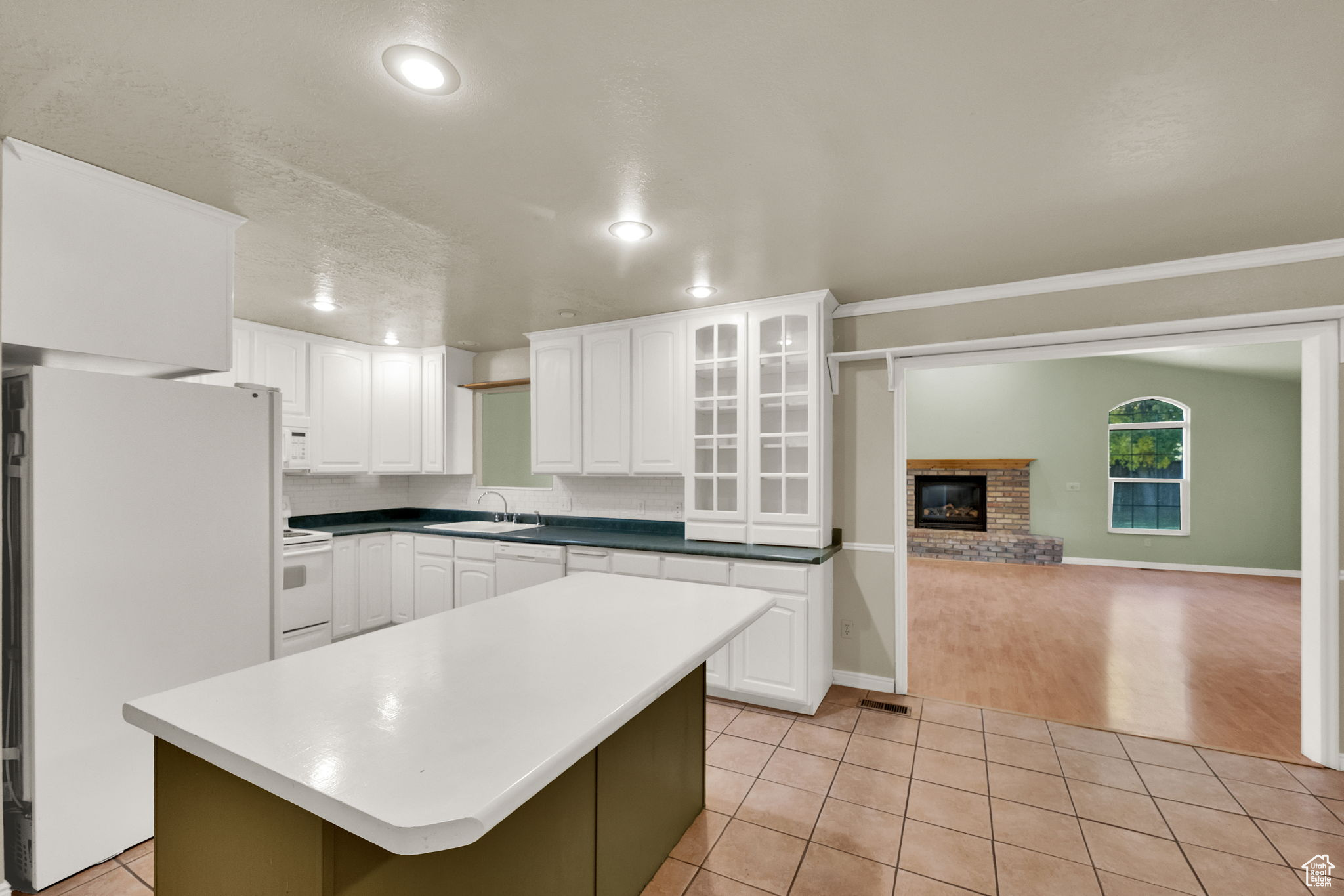 COUNTRY PLACE ESTATES - Residential