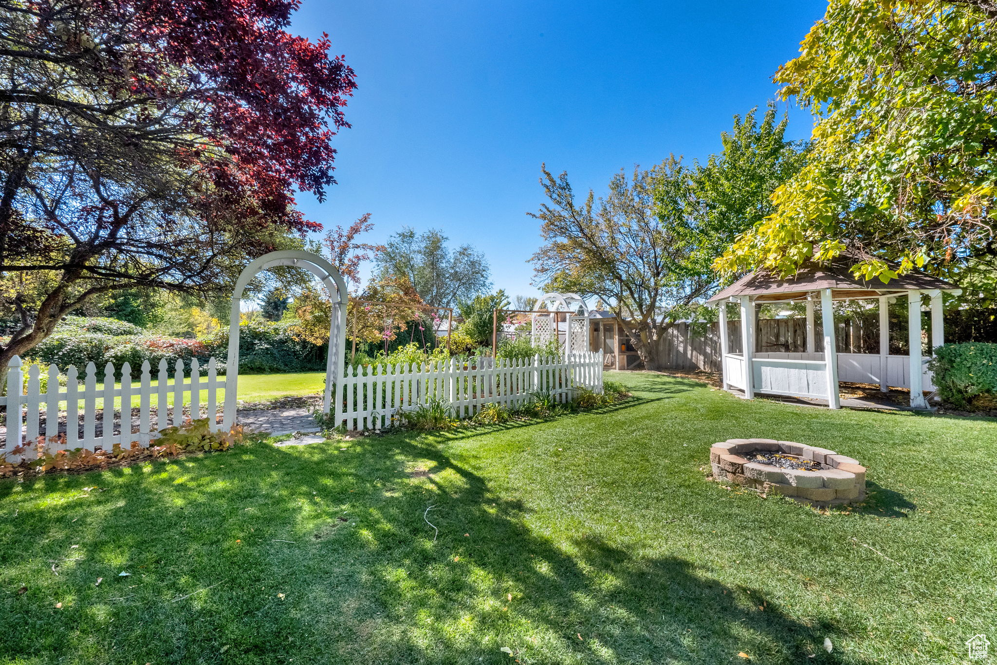 COUNTRY PLACE ESTATES - Residential