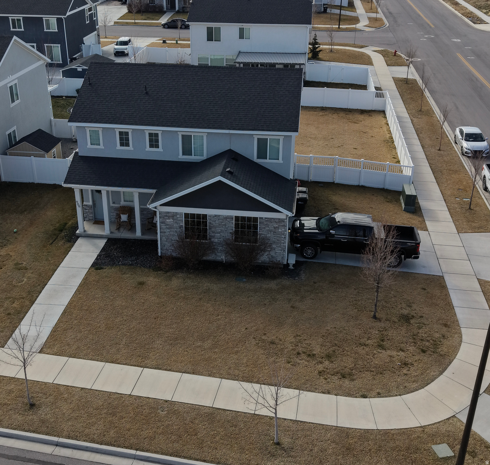 Main image without alt text