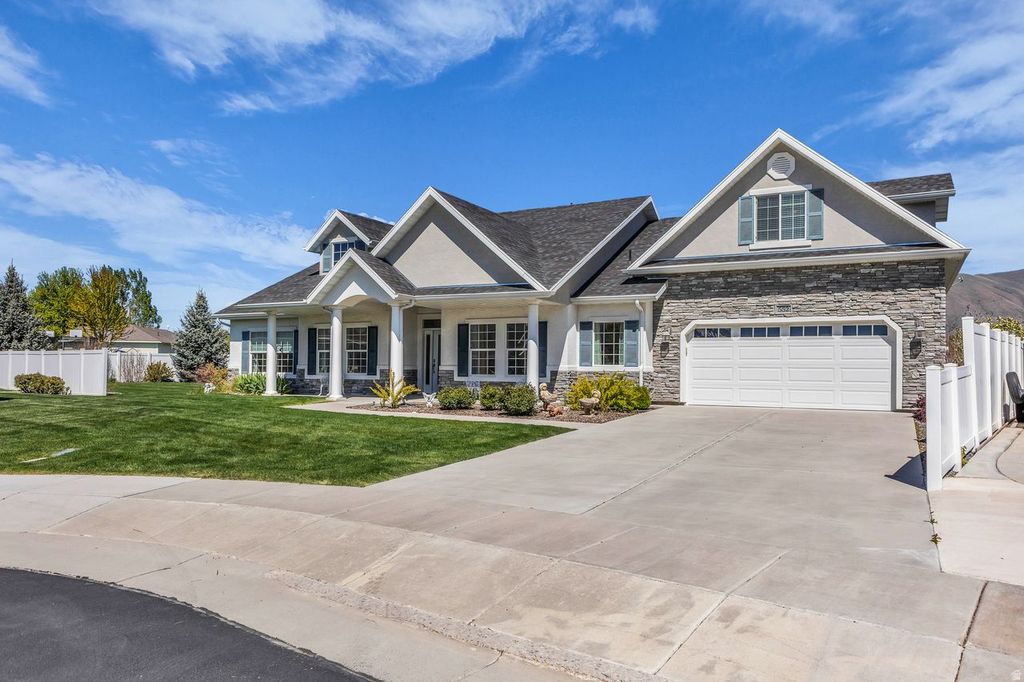 Photo of 552 W 98 ST N, Hyrum, UT 84319 (MLS # 2156152)