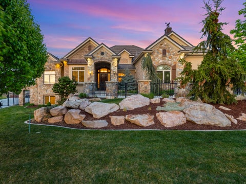 Homes For Sale - 3345 Canyon Estates Dr<br/> Bountiful, UT 84010