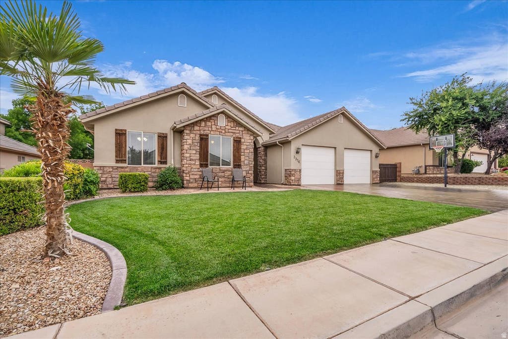 Photo of 2376 S 2160 E, Saint George, UT 84790 (MLS # 2163935)