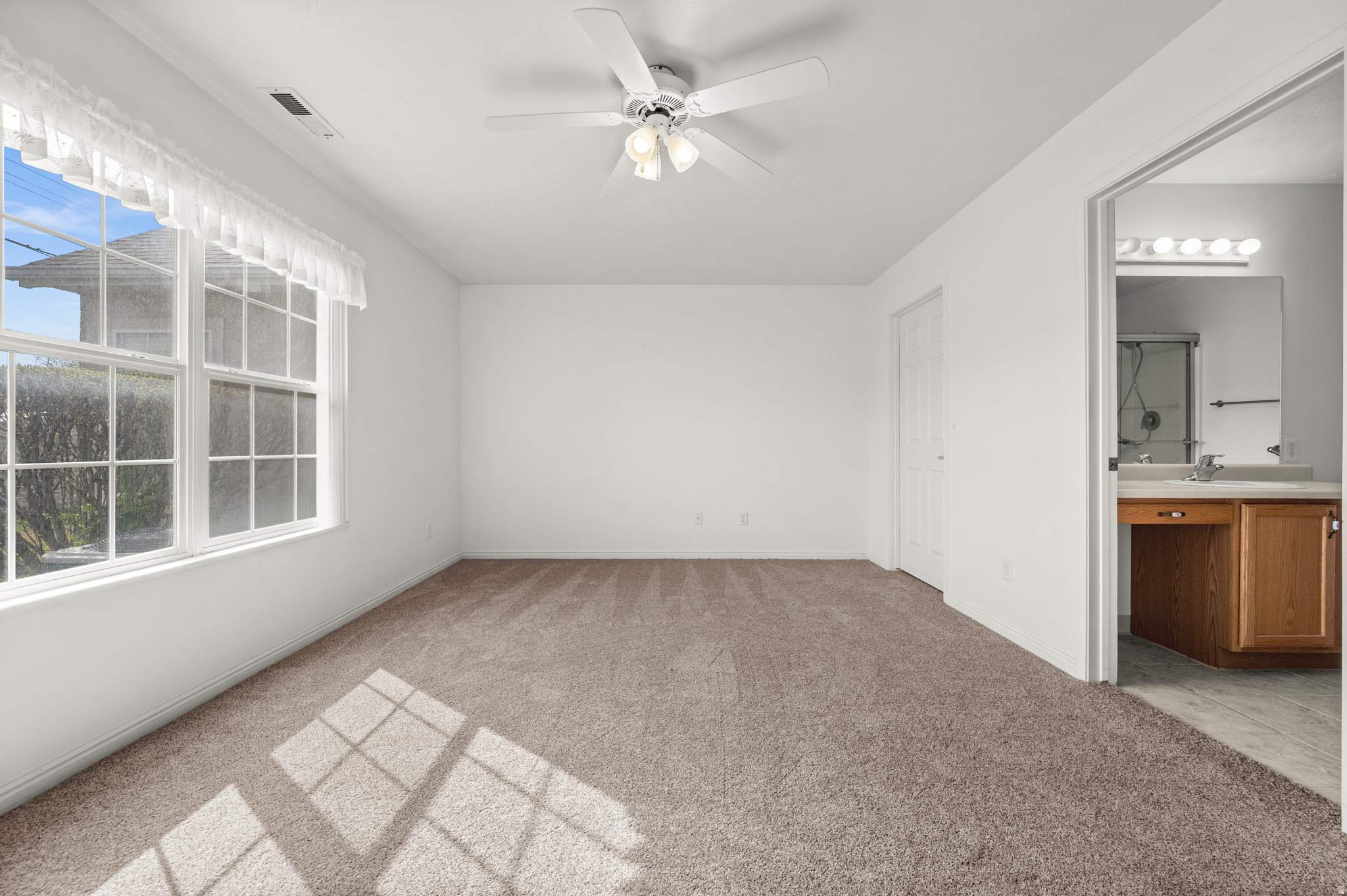 VALLEY VU VILLAS CONDOMINIUM - Residential