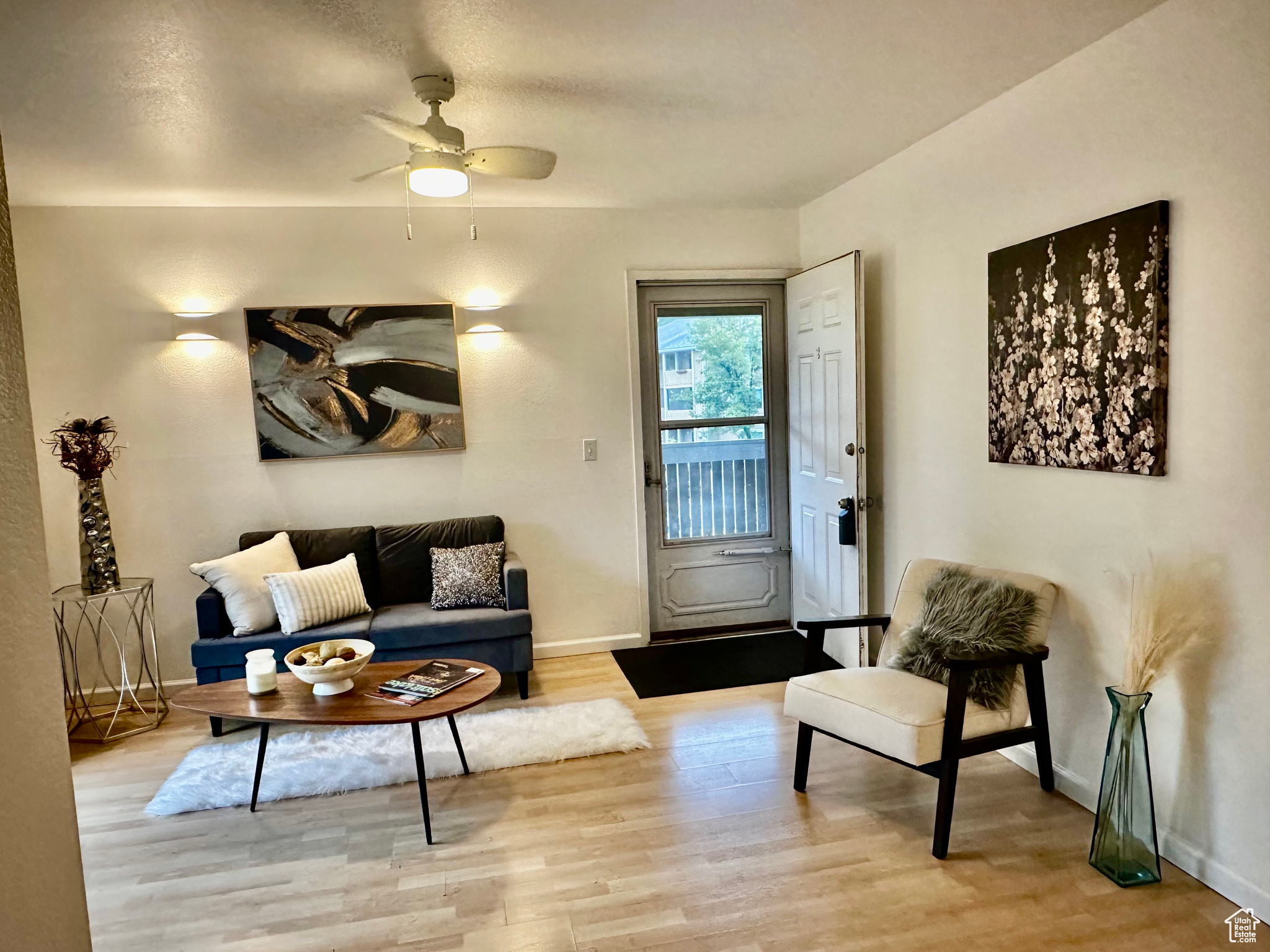 Cottonwood Heights, Utah 84047, United States, 2 Bedrooms Bedrooms, ,2 BathroomsBathrooms,Residential,Active,211930