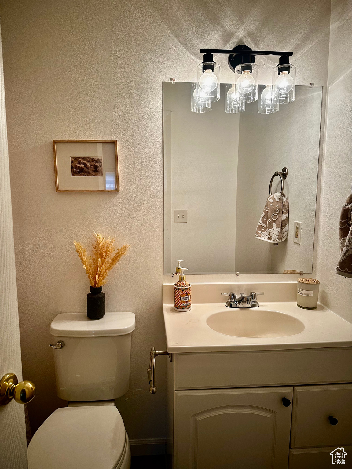 Cottonwood Heights, Utah 84047, United States, 2 Bedrooms Bedrooms, ,2 BathroomsBathrooms,Residential,Active,211930