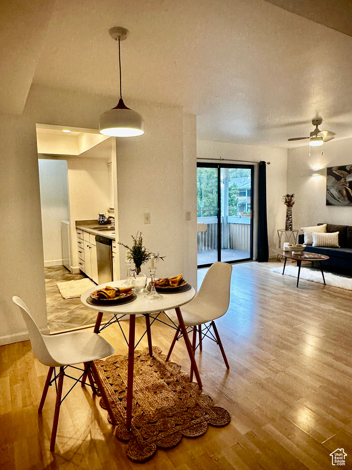 Cottonwood Heights, Utah 84047, United States, 2 Bedrooms Bedrooms, ,2 BathroomsBathrooms,Residential,Active,211930