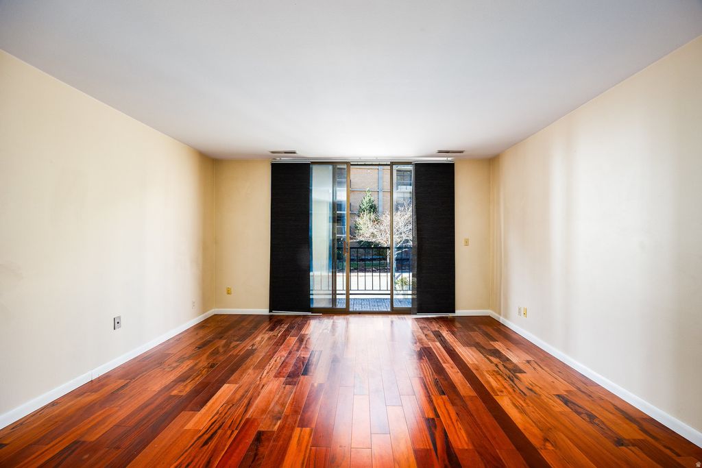 Photo of 939 S DONNER WAY #107, Salt Lake City, UT 84108 (MLS # 2122525)