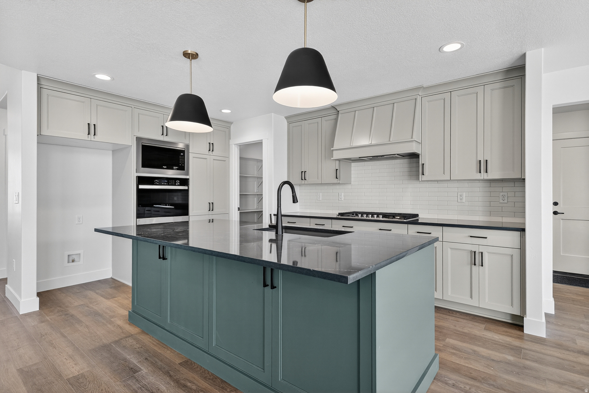 WEST RIDGE ESTATES - Residential