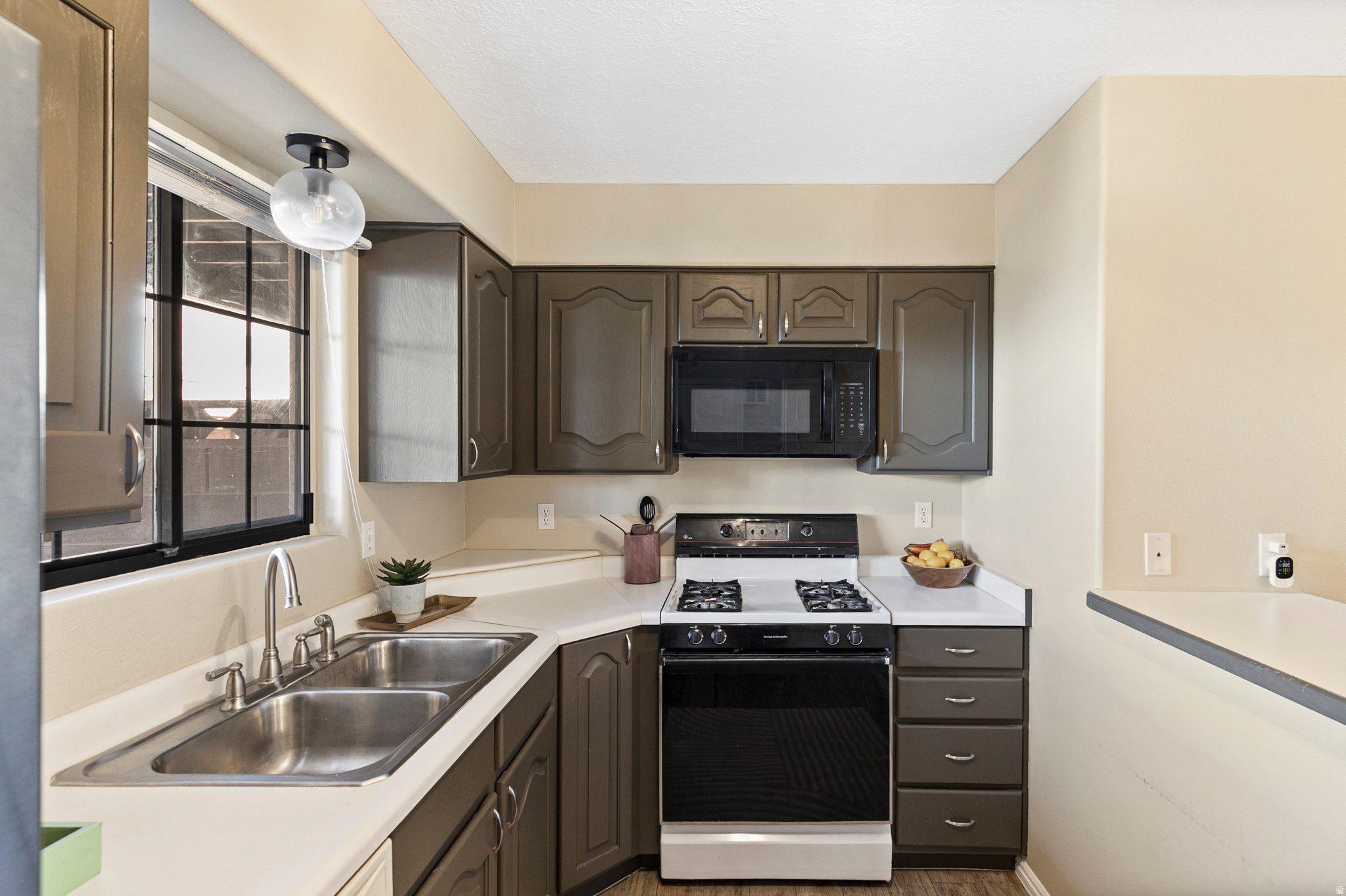 COLOR VIEW - Residential