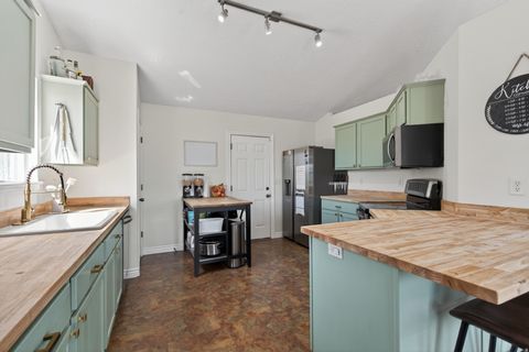 Tiny photo for 4054 S MOUNTAIN MOON DR, Saratoga Springs, UT 84045 (MLS # 2150664)