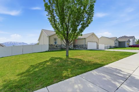Tiny photo for 4054 S MOUNTAIN MOON DR, Saratoga Springs, UT 84045 (MLS # 2150664)