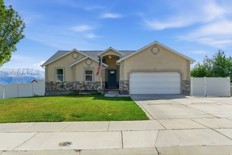 Tiny photo for 4054 S MOUNTAIN MOON DR, Saratoga Springs, UT 84045 (MLS # 2150664)
