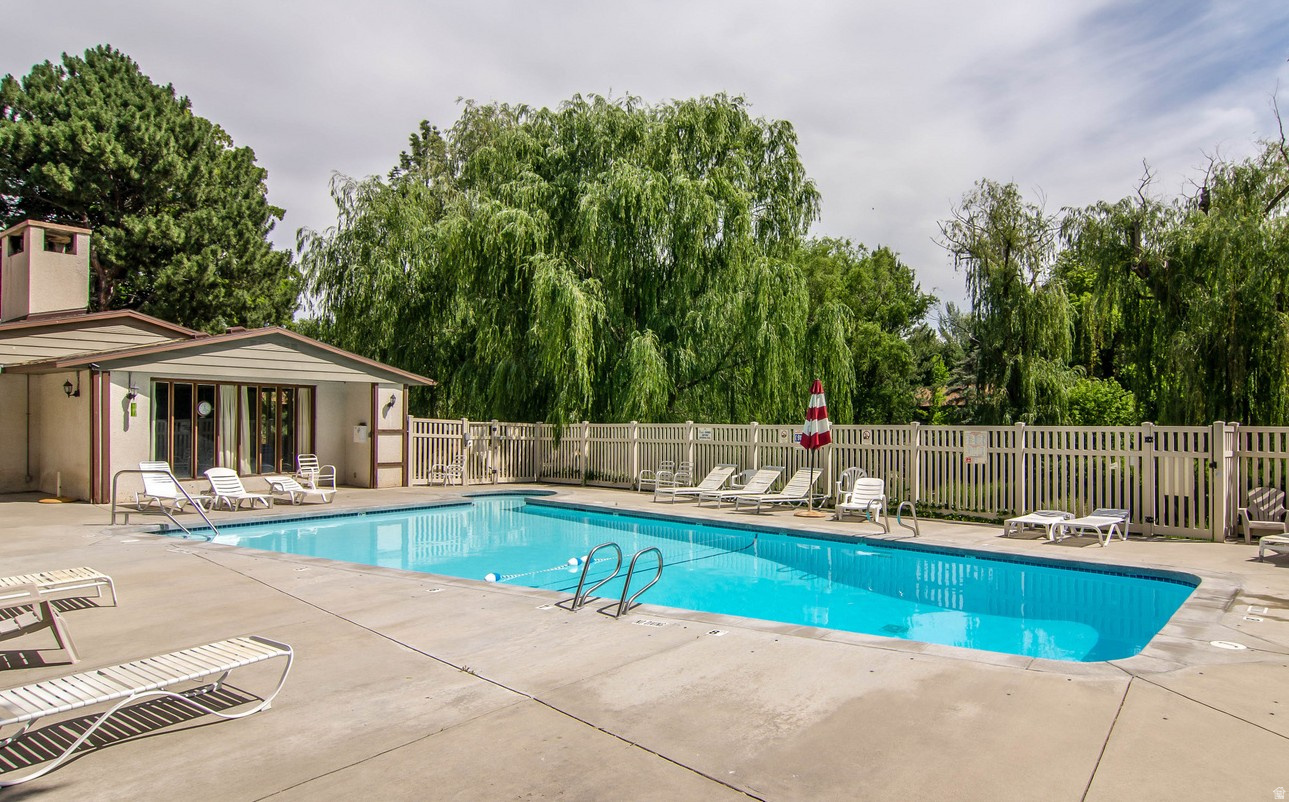 WILLOWS CONDM - Residential