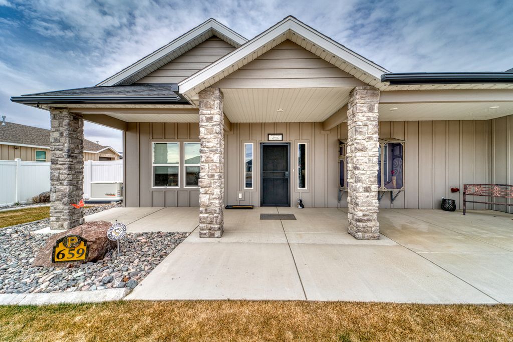 Photo of 659 N CREEKVIEW DR, Panguitch, UT 84759 (MLS # 2138990)