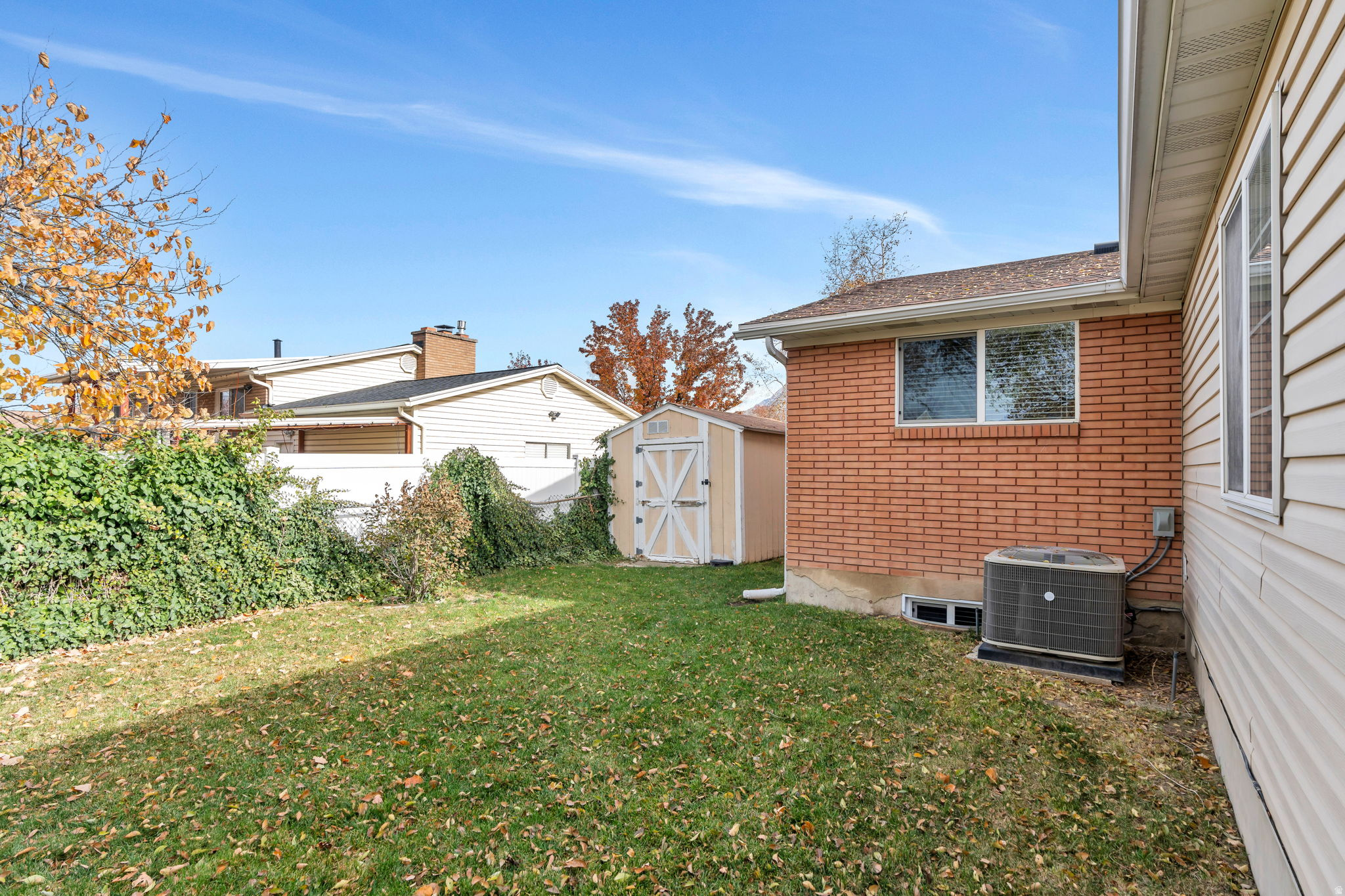 GOLDEN ACRES #8 - Residential