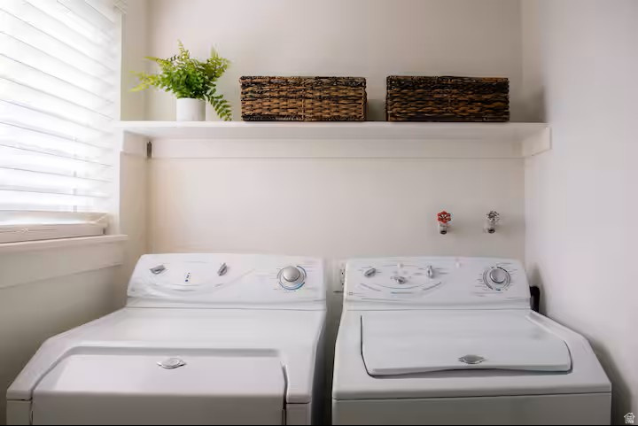 OAKLEY SUB - Residential Income