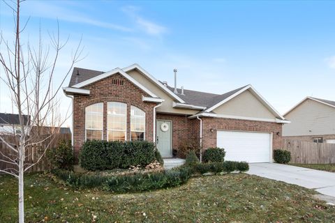 Photo of 737 W 975 S, Lehi, UT 84043 (MLS # 2129484)