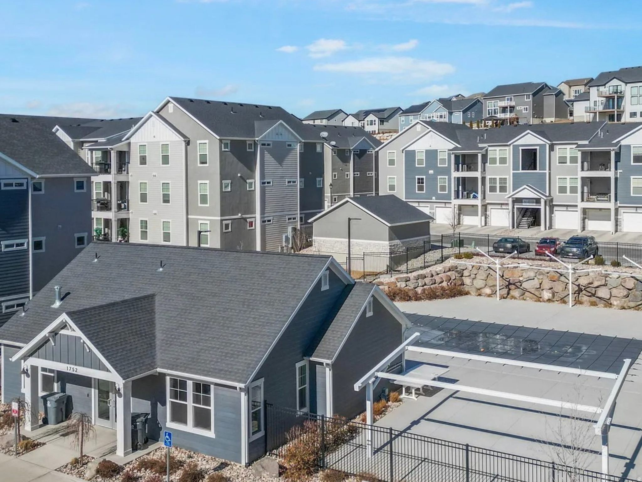 QUAILHILL - Residential