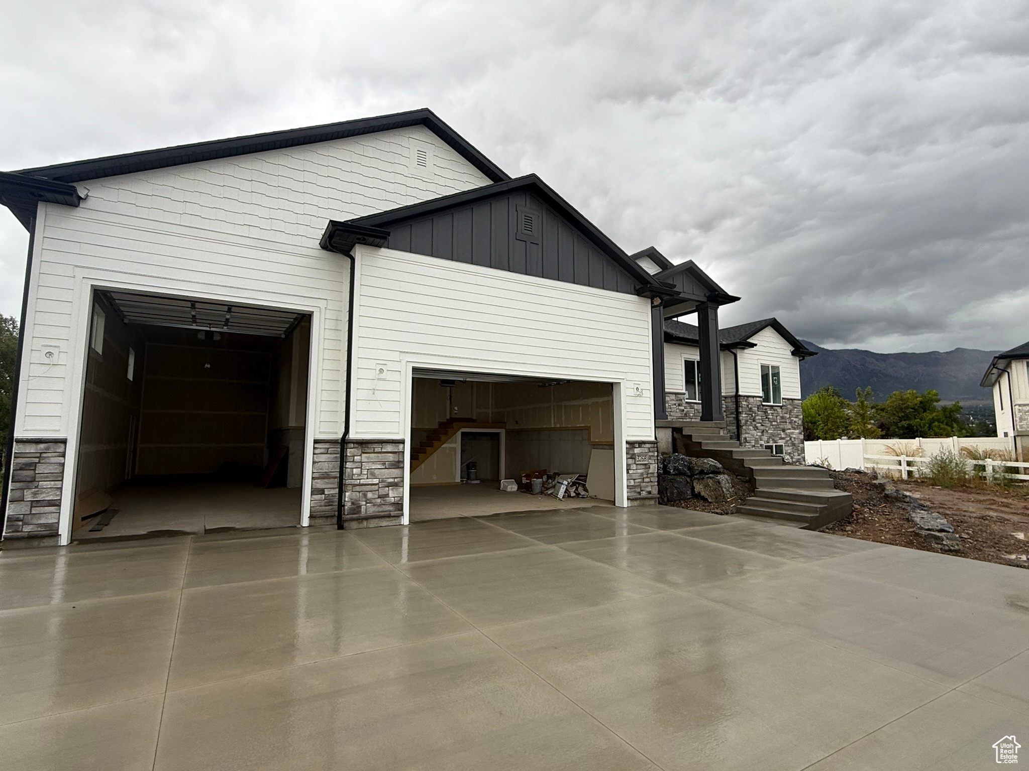 3268 N 2525 W