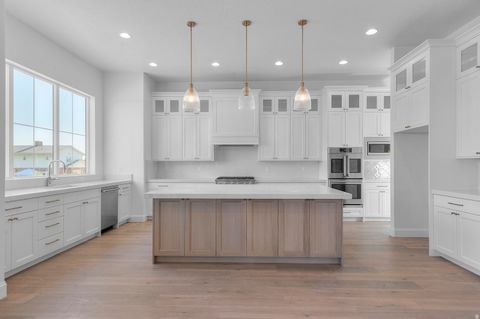 Tiny photo for 461 W SUMMIT LN, Kaysville, UT 84037 (MLS # 2162148)