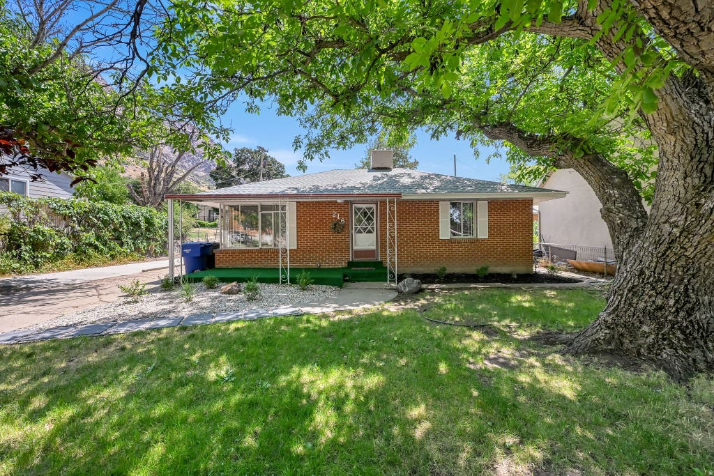 Photo of 216 DONNA AVE, Ogden, UT 84404 (MLS # 2177231)