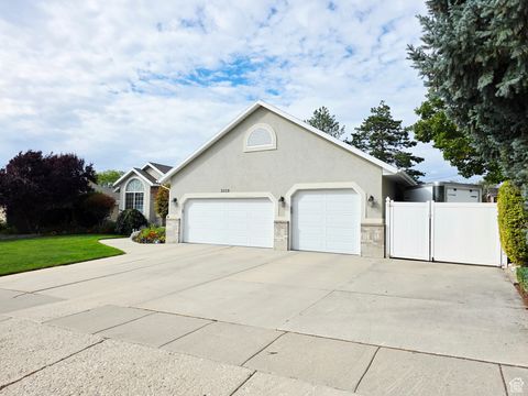 Tiny photo for 2559 E CUPECOY DR, Cottonwood Heights, UT 84121 (MLS # 2113168)