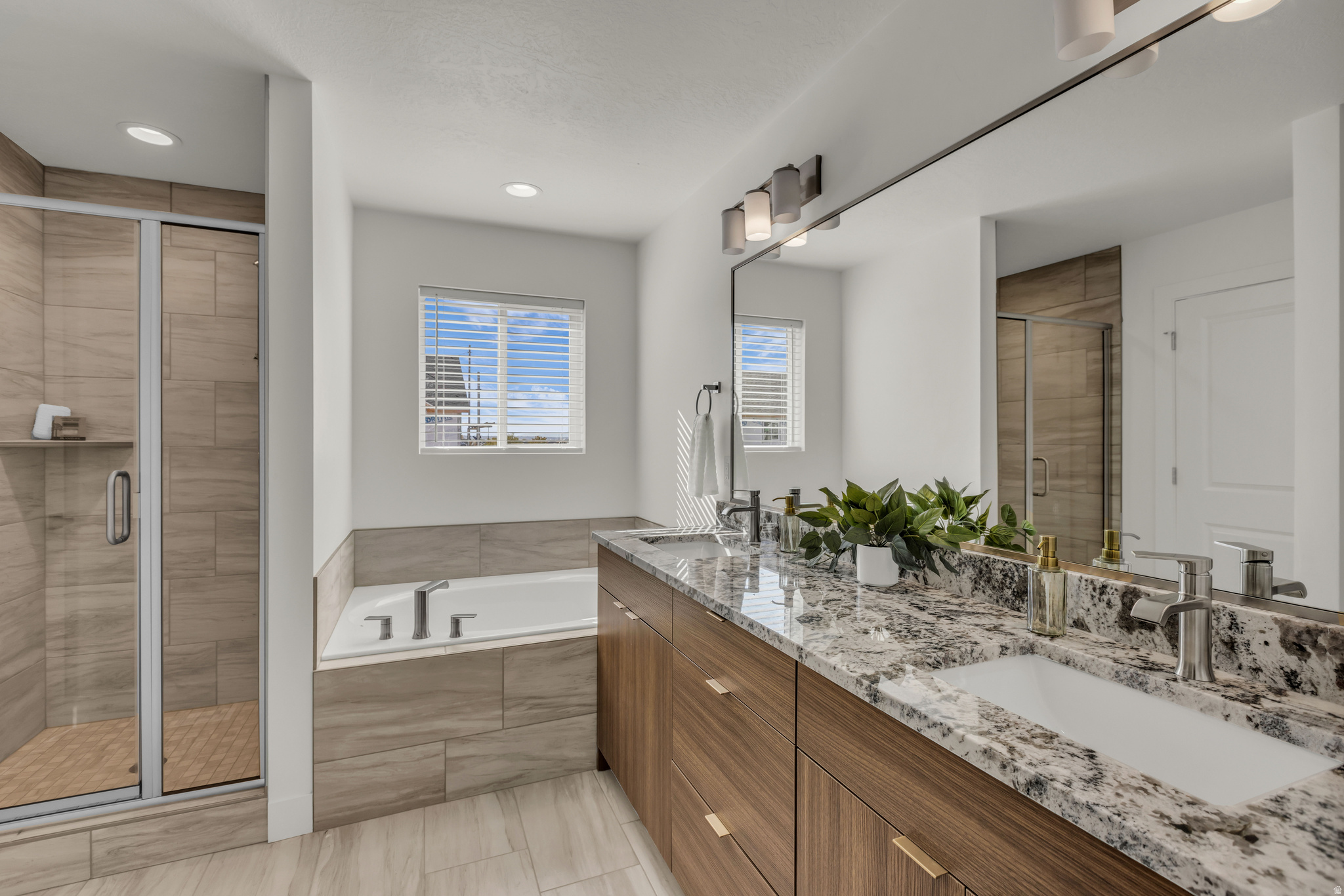 FREEDOM COURT - Residential