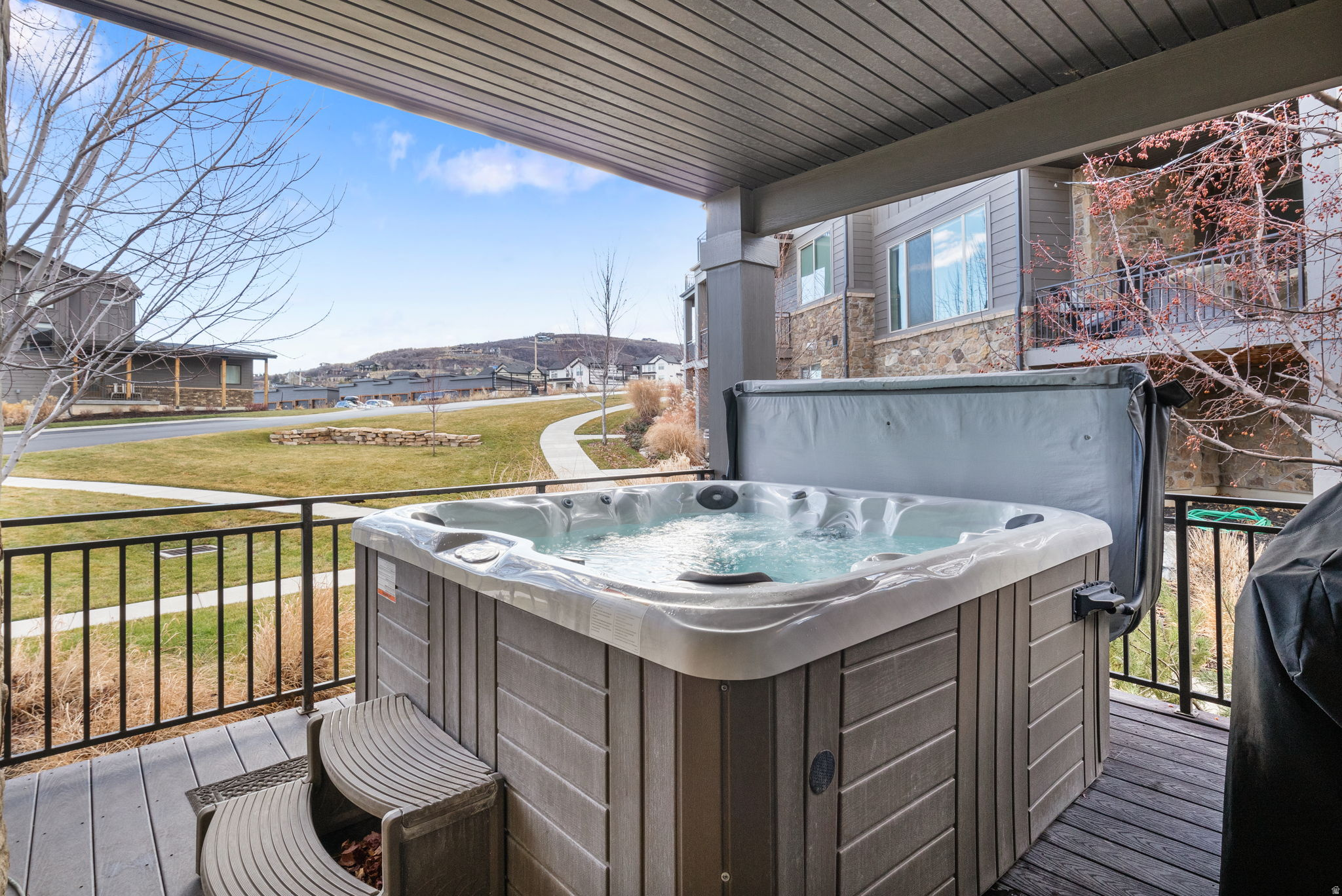 ESCAPES AT EDGEWATER - Residential