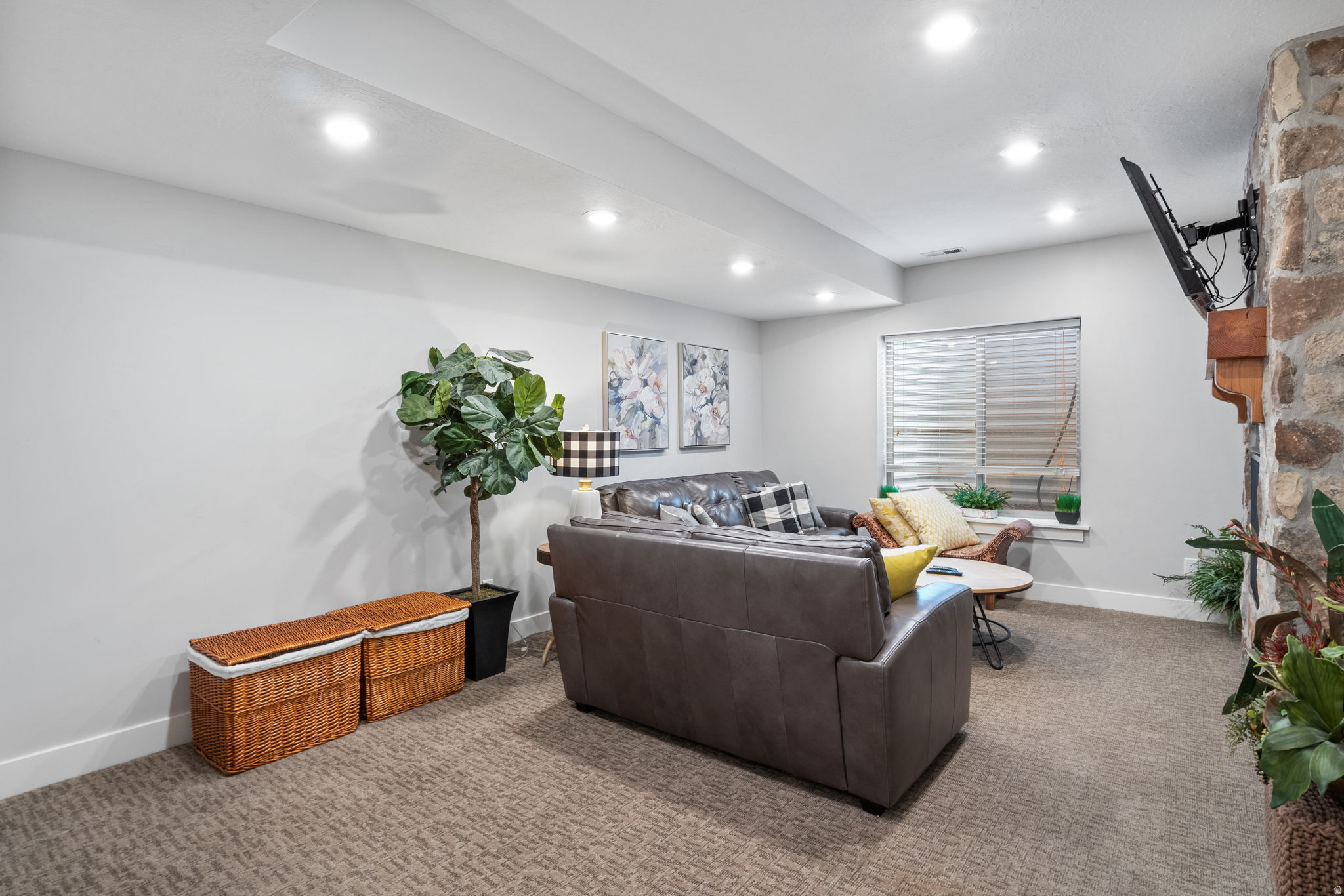 ESCAPES AT EDGEWATER - Residential