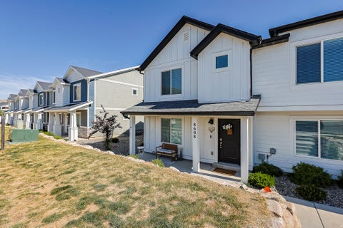 Townhouse For Sale - 8608 W Cordero Dr<br/> Magna, UT 84044