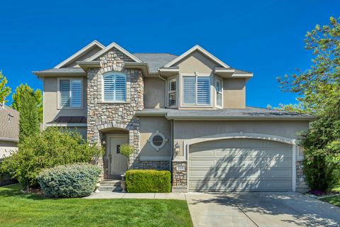Photo of 1118 W ON THE GREEN WAY N #LOT 32, Farmington, UT 84025 (MLS # 2156520)