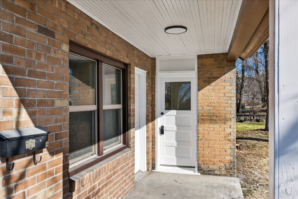 Photo of 805 E 400 S, Springville, UT 84663 (MLS # 2136973)