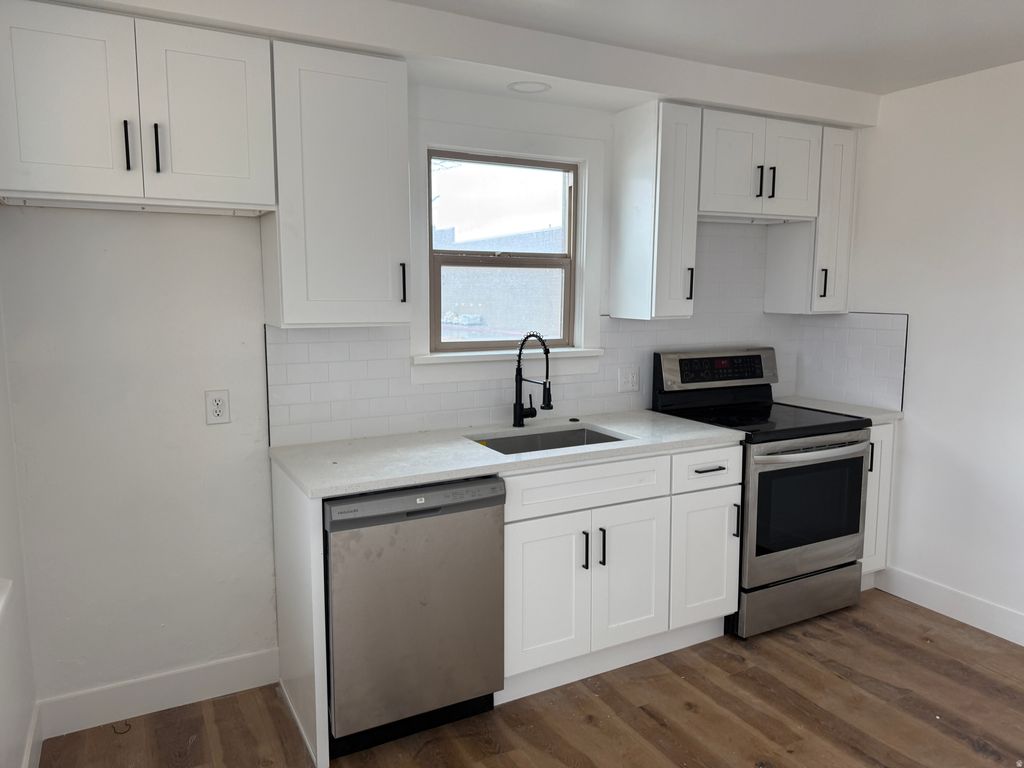 Photo of 805 E 400 S, Springville, UT 84663 (MLS # 2136973)