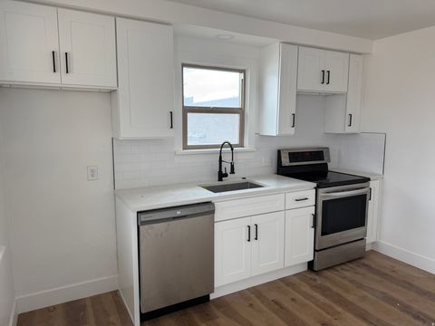 Tiny photo for 805 E 400 S, Springville, UT 84663 (MLS # 2136973)