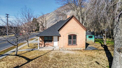 Photo of 805 E 400 S, Springville, UT 84663 (MLS # 2136973)