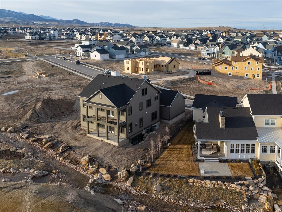 DAYBREAK - Residential