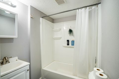 Tiny photo for 320 N 200 W #4, Bountiful, UT 84010 (MLS # 2135236)
