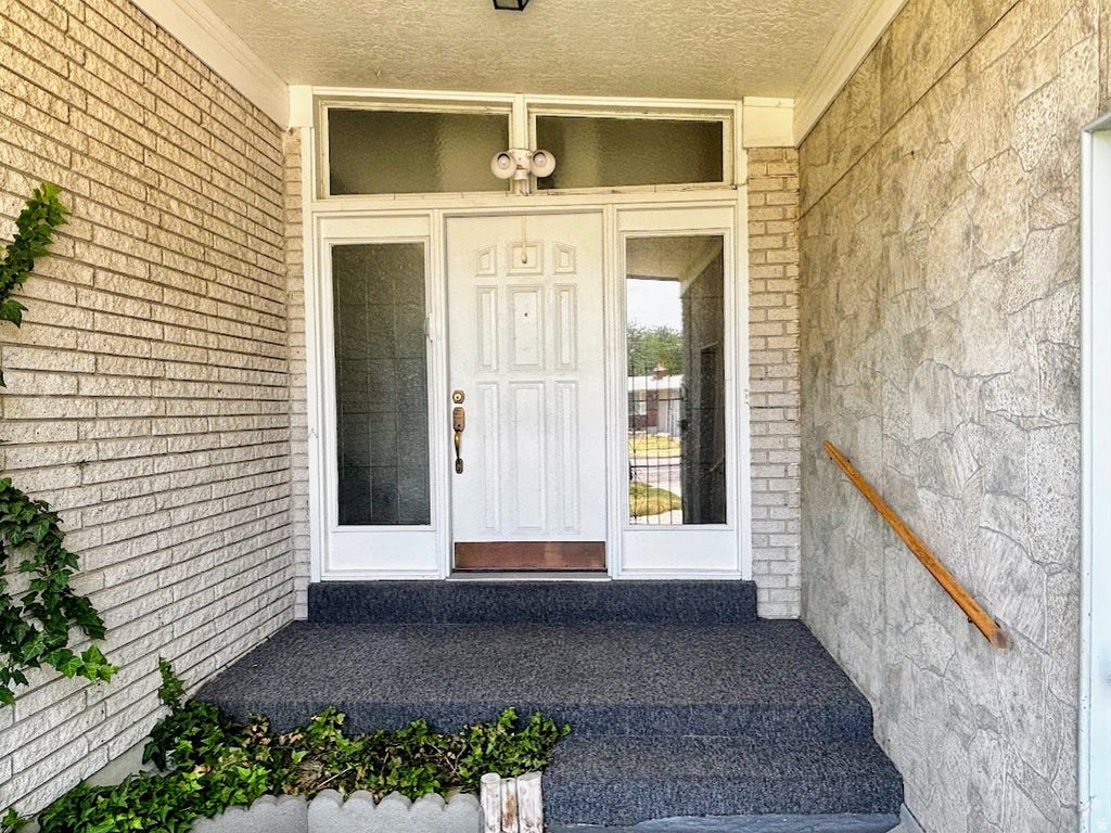 Photo of 6825 S NYE DR, Cottonwood Heights, UT 84121 (MLS # 2167930)